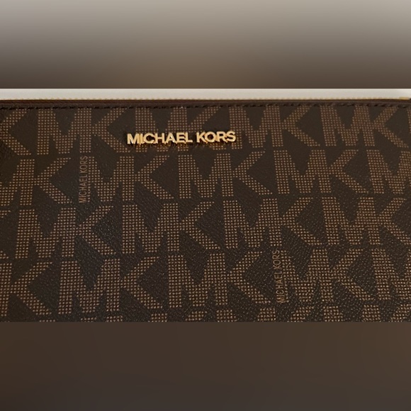 New MICHAEL KORS JET SET LG ZIP CLUTCH  MK LOGO BRN/LUGGAGE CLUTCH WRISTLET - Picture 5 of 16